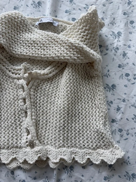 Zara Cream Scallop-Trim Cropped Knit Cardigan - Picture 4 of 5